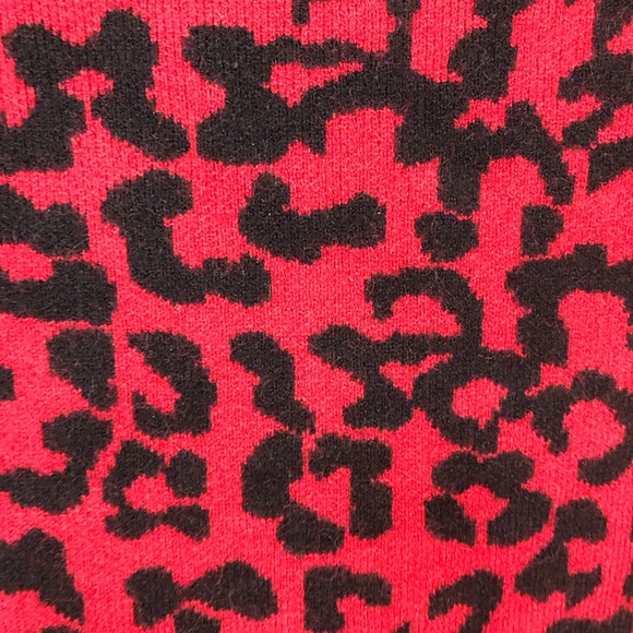 Tahari Vibrant Red and Black Animal Print Sweater - Picture 5 of 8